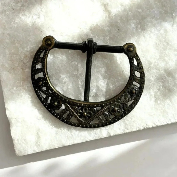 Vintage Accessories - Dark Rich Bronze Vintage Southwest Style Curved Edge Cutout Ornate Belt Buckle